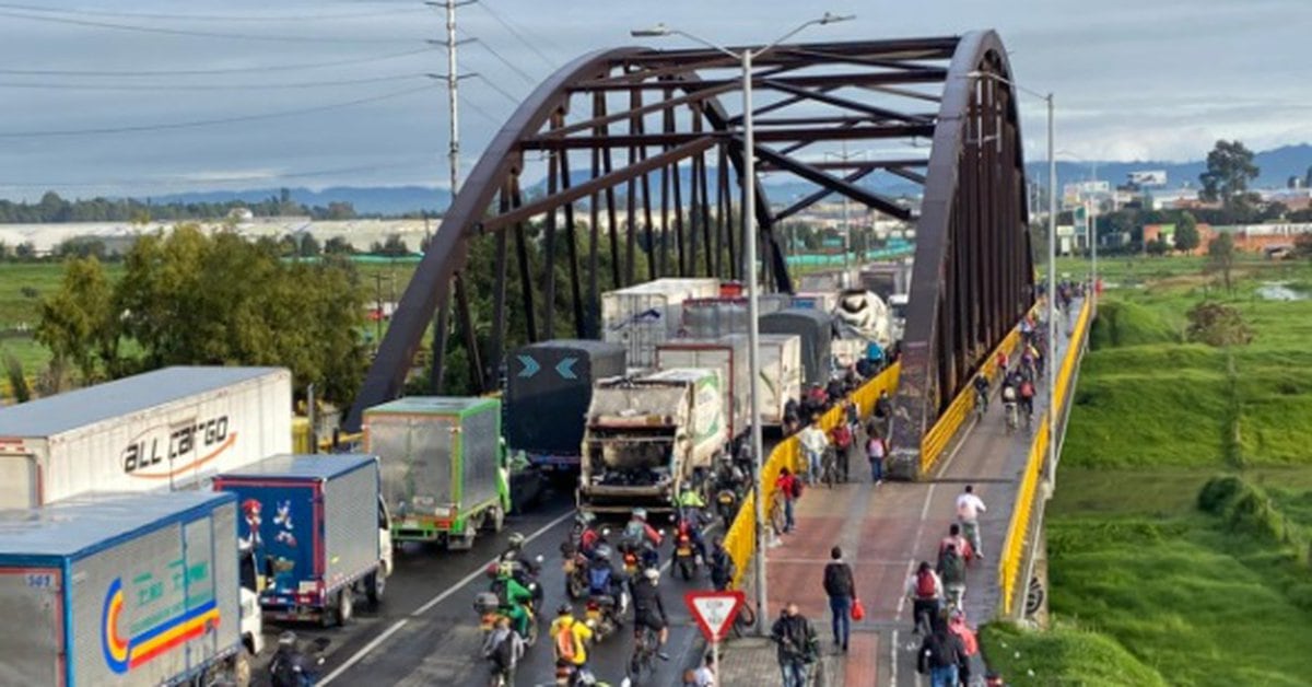 Policía Nacional reporta este miércoles 52 bloqueos en las vías de Colombia  - Infobae