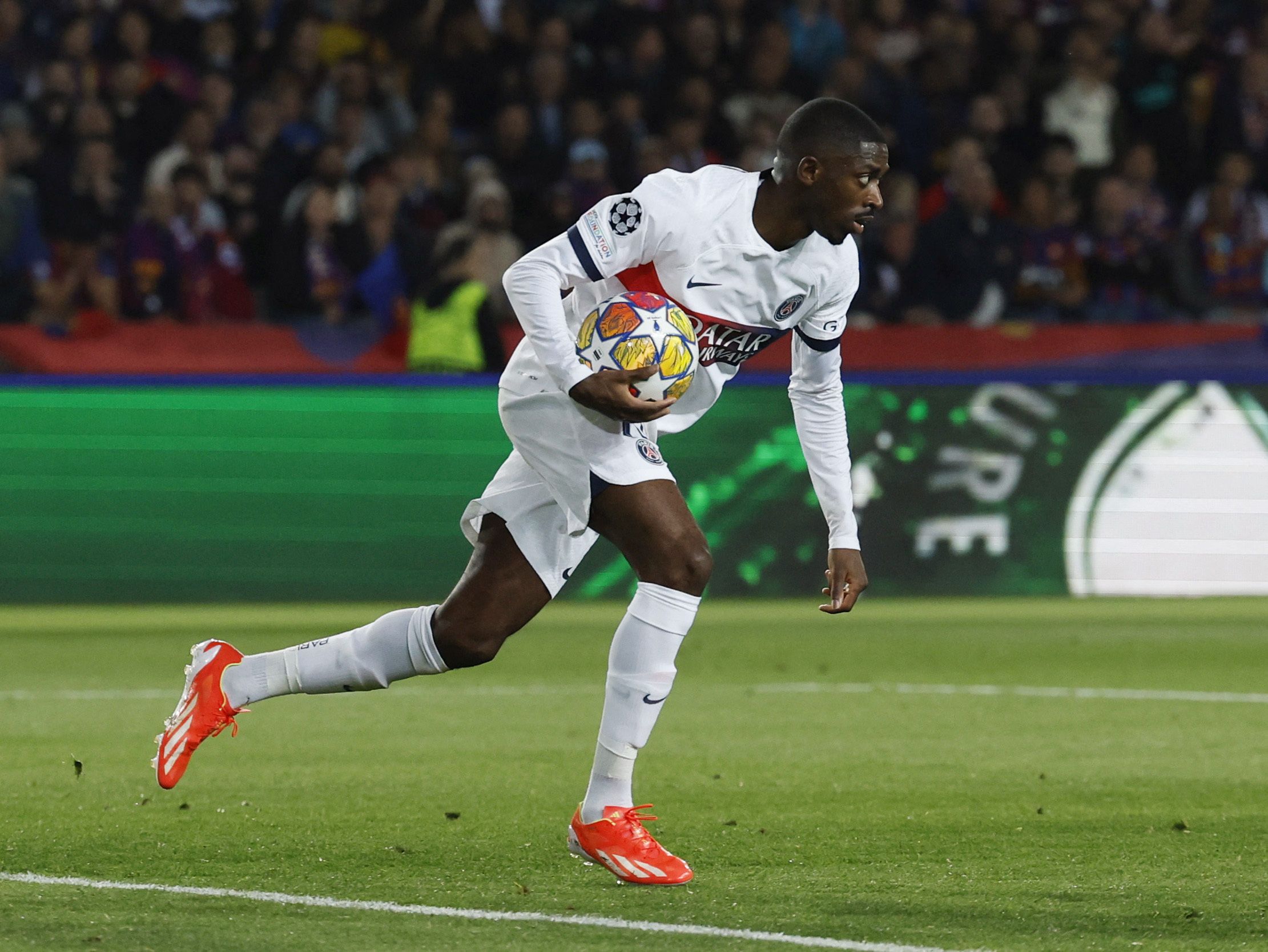 Ousmane Dembele celebra el gol del empate del PSG ante Barcelona (REUTERS/Albert Gea)