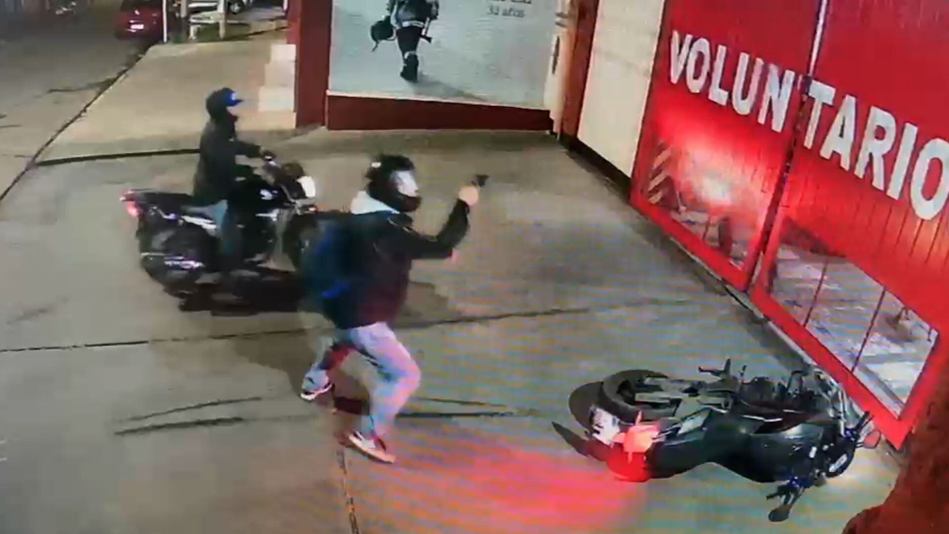 Video: así fue el asalto de dos motochorros a un bombero voluntario en El Palomar