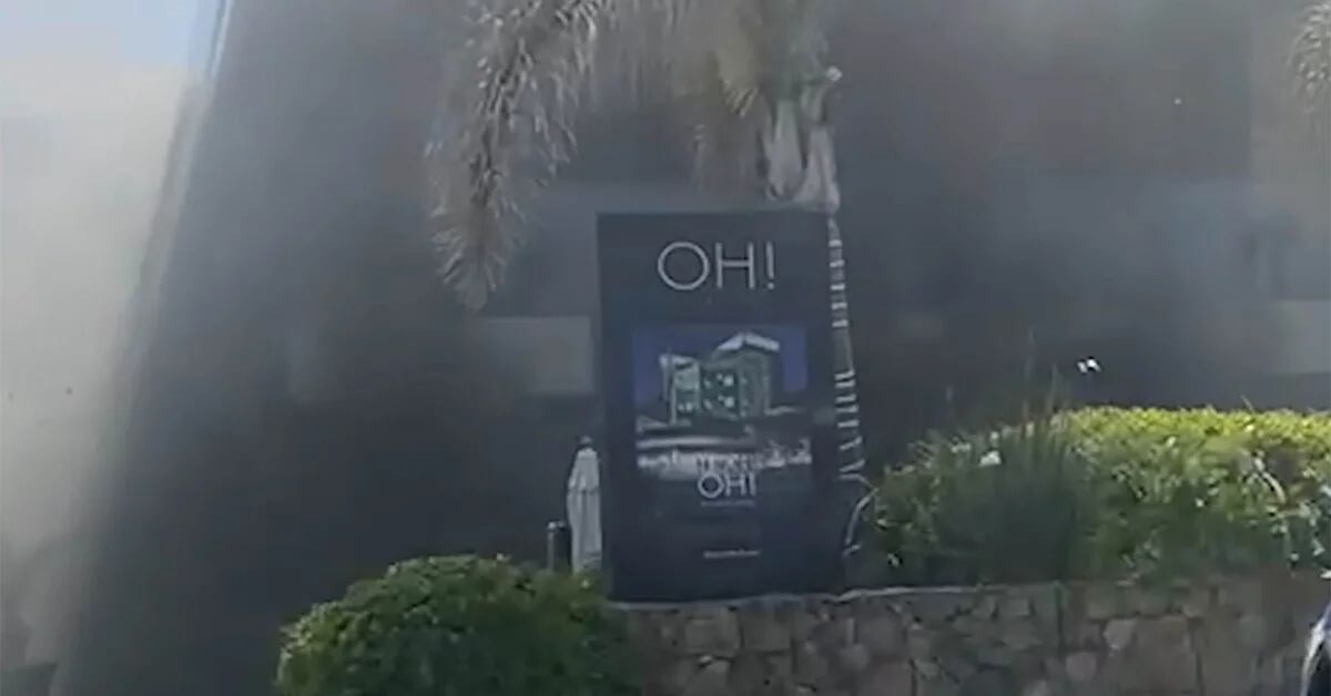 Uruguay: A local shopping center catches fire in La Barra