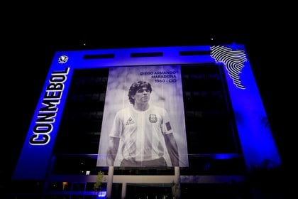 Uno de los homenajes de la Conmebol a Diego Maradona (Foto: Reuters)