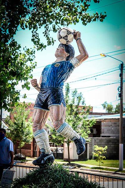 La obra evoca al primer gol de Maradona a los ingleses en el Mundial 86 (Facebook: Municipalidad de Famaillá - Int Dr José F Orellana)