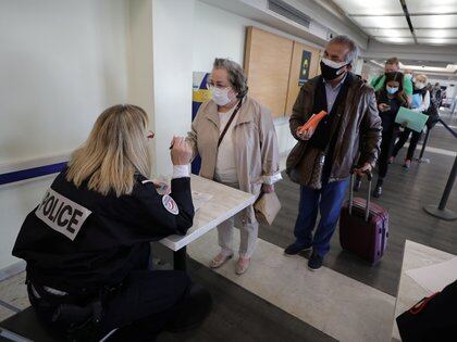 Monitoraggio dei passeggeri all'aeroporto di Nizza (Reuters)