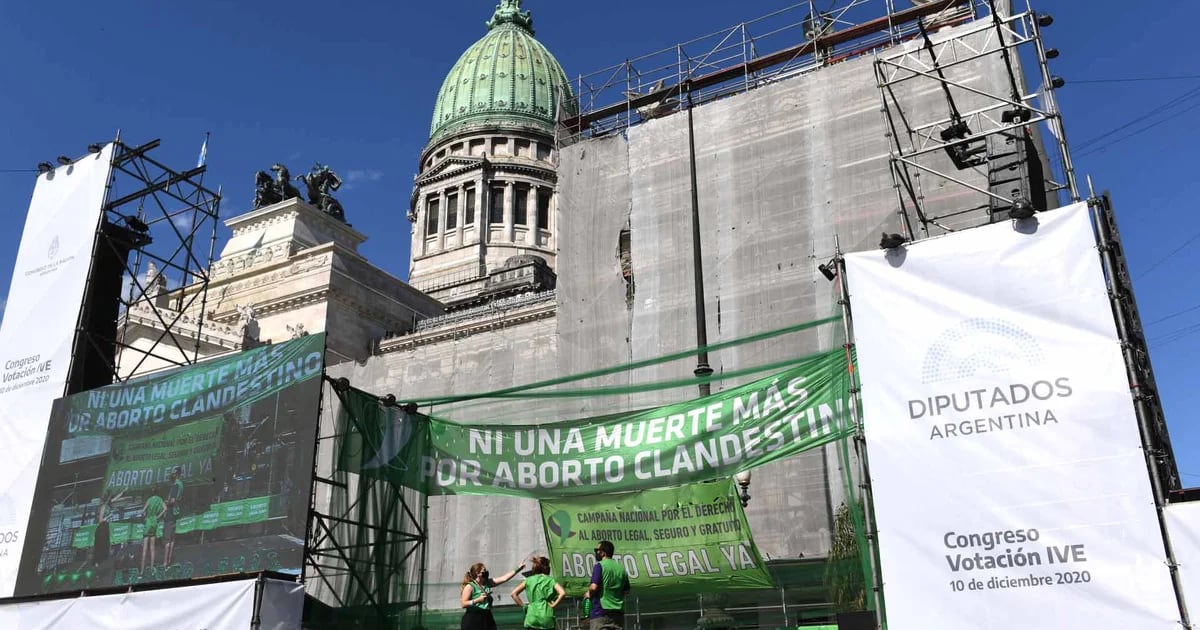 Representantes de La Libertad Avanza presentaron plan para abolir el aborto legal