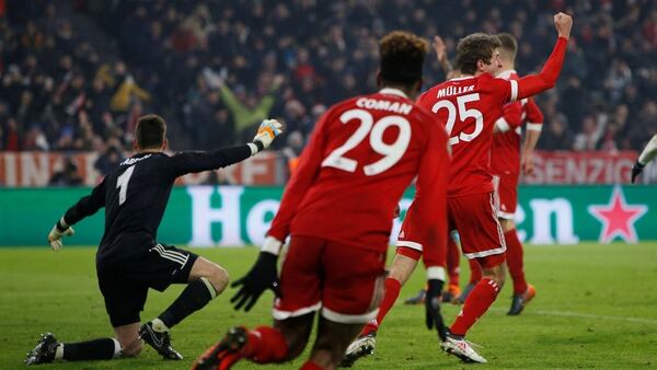 El Bayern Munich quedó a un paso de los cuartos de final de la Champions League (REUTERS)