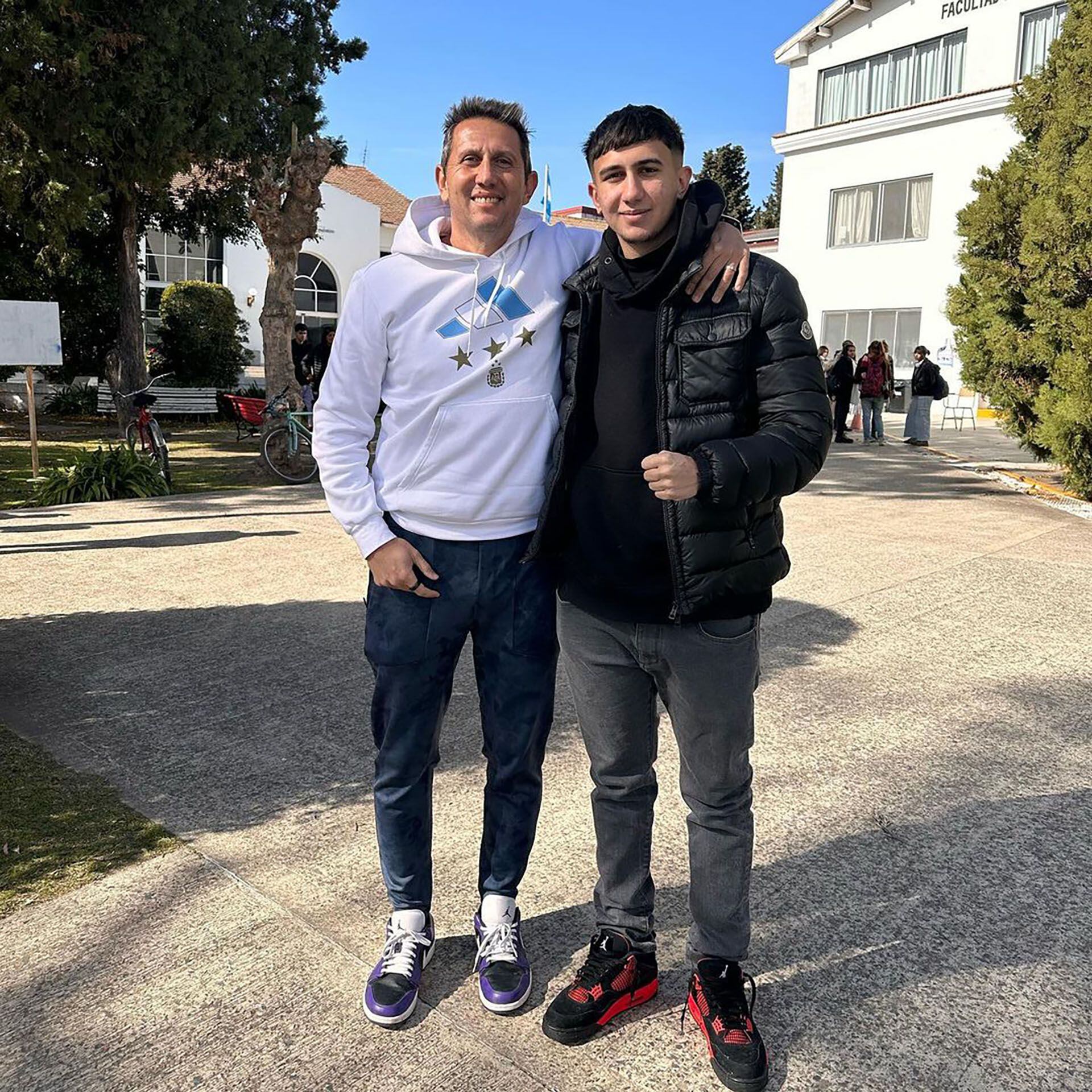 Juan Pablo Varsky compartió una foto junto a su hijo y un texto haciendo referencia del campeonato obtenido en Qatar por la selección nacional (Foto: Instagram)