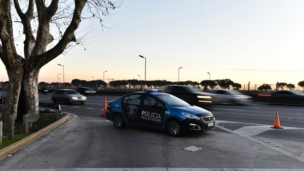 La Policía de la Ciudad realizó cortes preventivos para evitar que los camioneros lleguen a la zona del Congreso (Adrián Escandar)