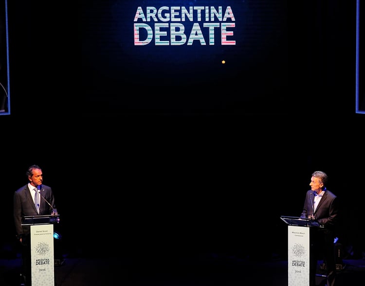 Scioli y Macri en el segundo debate previo al balotaje de 2015 (NA)
