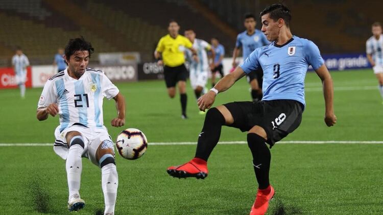 Uruguay goleÃ³ por 3 a 0 a Argentina en la fase de grupos del Sudamericano Sub 17 gracias a los goles de Juan Manuel GutiÃ©rrez, Cristian Olivera y MathÃ­as Ocampo (@sub17Peru2019)