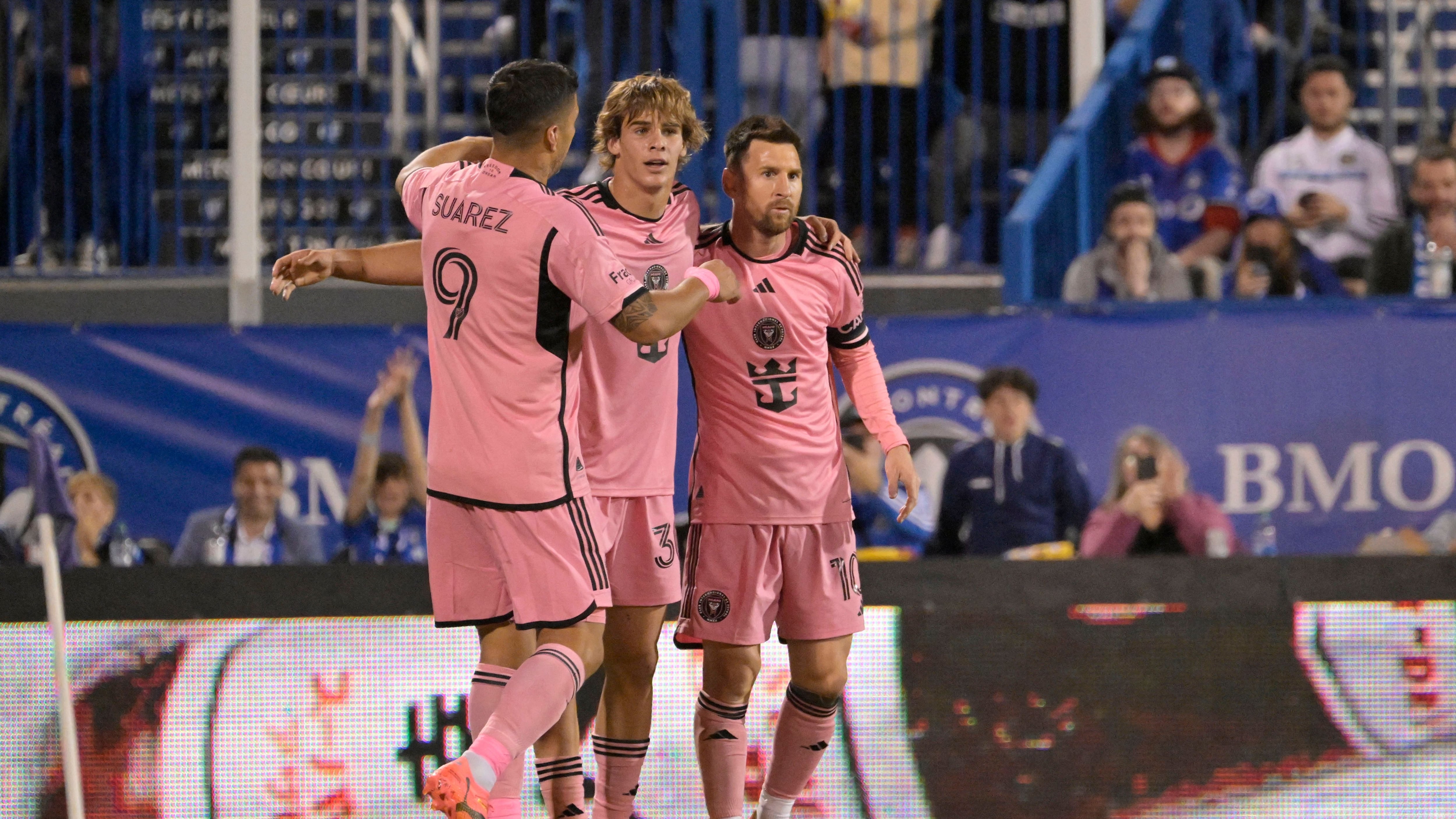 Benja Cremaschi, Luis Suárez y Lionel Messi celebran el tercer gol del Inter Miami