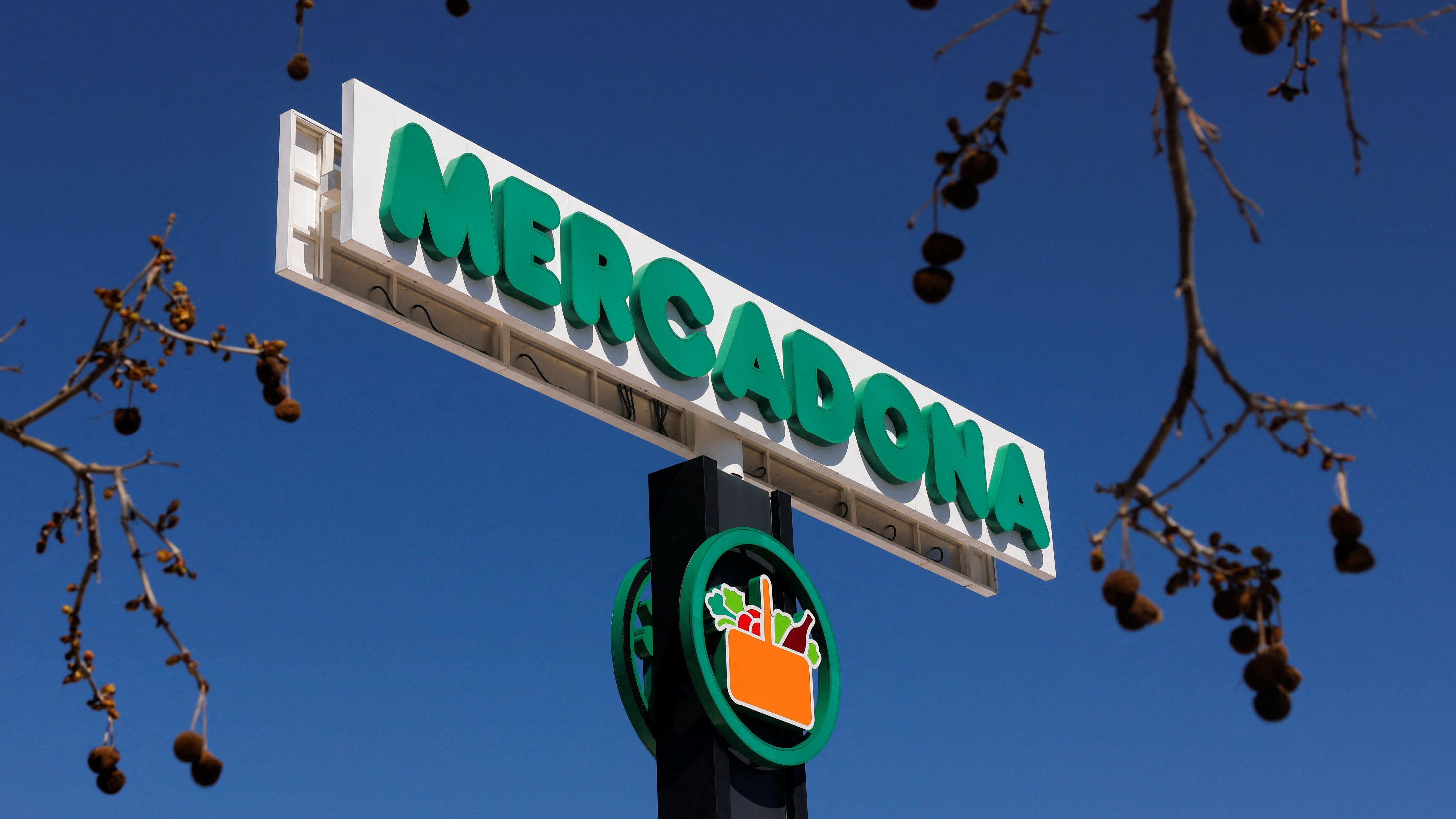 The logo of a Mercadona is seen outside a Mercadona supermarket in Ronda, southern Spain, Maret 12, 2024. REUTERS/Jon Nazca
