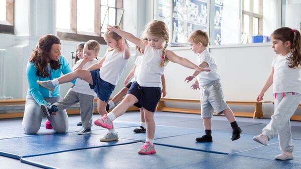 Los especialistas recomiendan el ejercicio físico desde la infancia