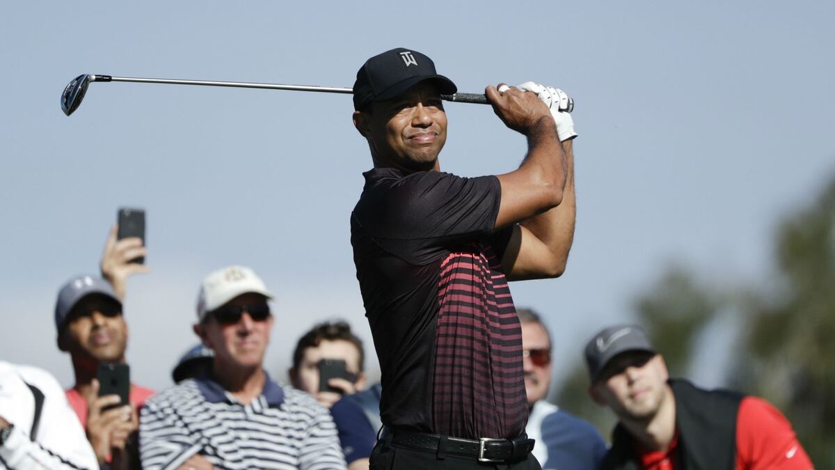 Tiger Woods volvió al golf y atrajo una multitud en California