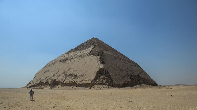La particular apariencia de la Pirámide Acodada (Mohamed el-Shahed/AFP)