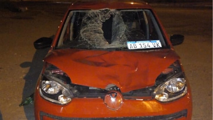 Así quedó el auto del conductor agredido luego del accidente en el que mató al ciclista.