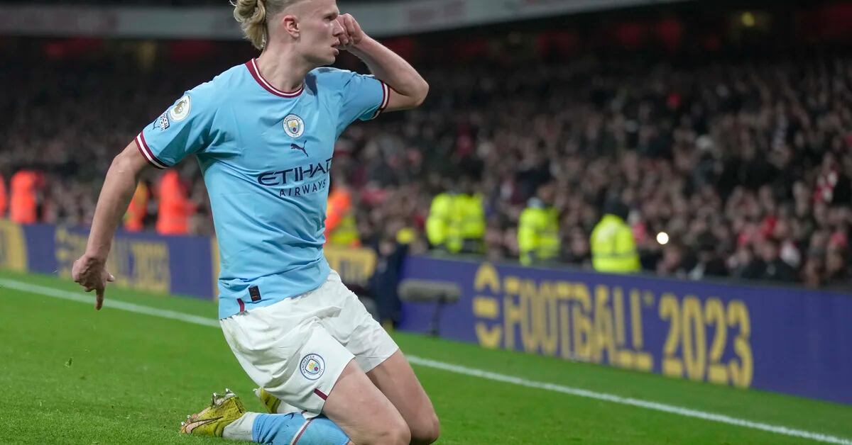 Man City beat Arsenal 3-1 to climb to Premiership summit