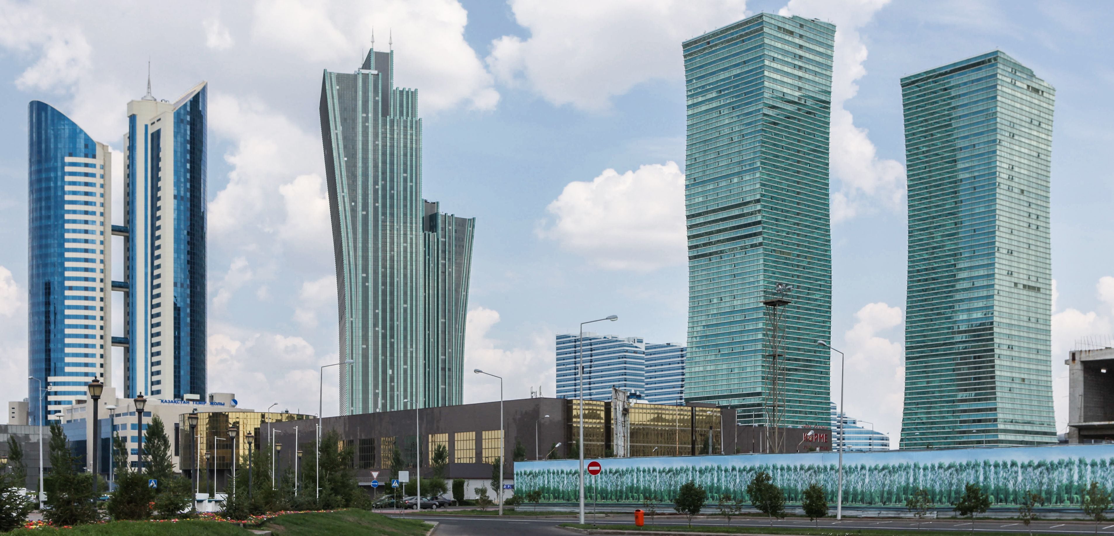 Vista del centro de Astaná, la ultramoderna capital de Kazajistán (Wikipedia)