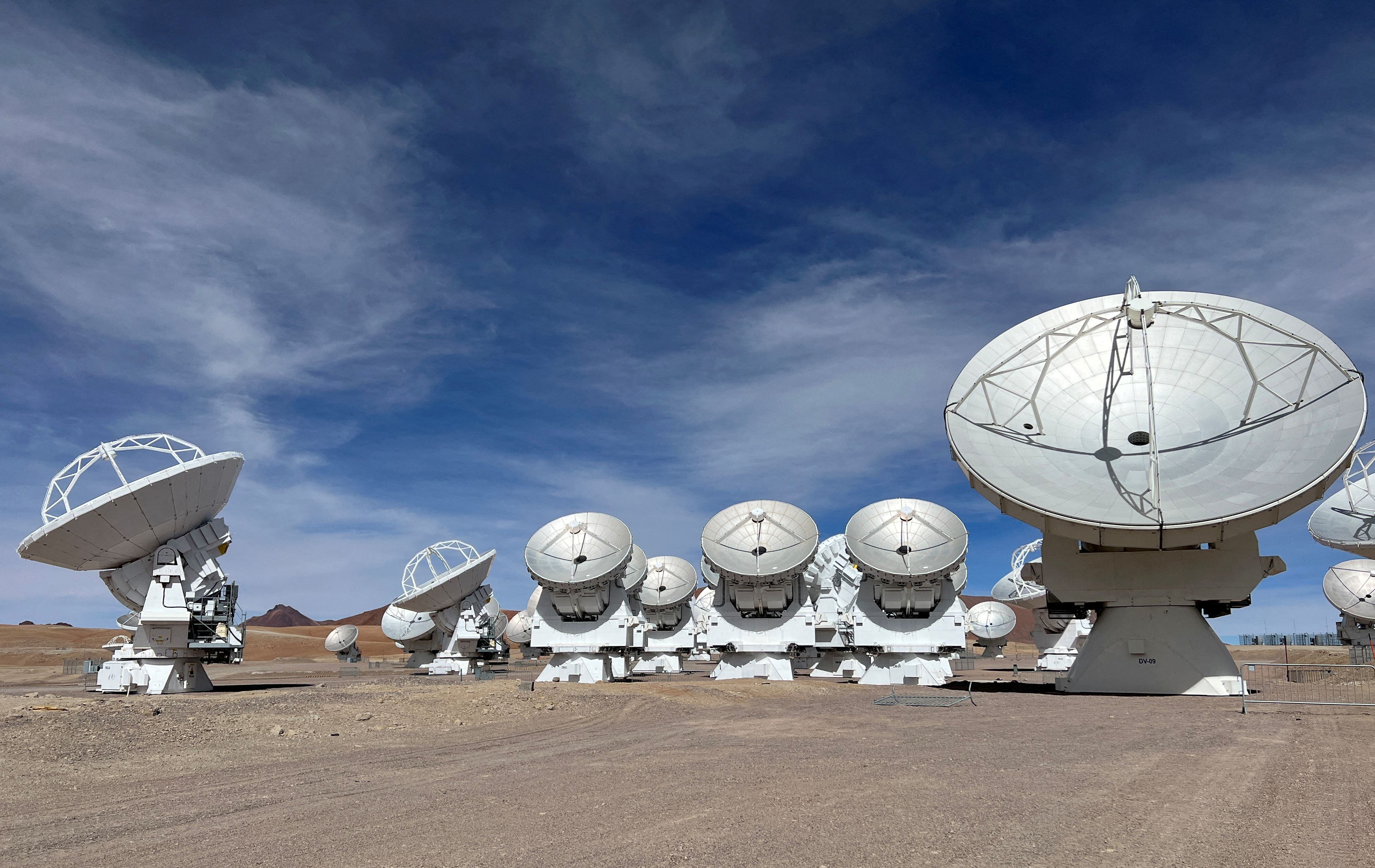 ALMA, el mayor radiotelescopio del mundo, en el corazón de Atacama, al norte de Chile (FOTO: REUTERS)
