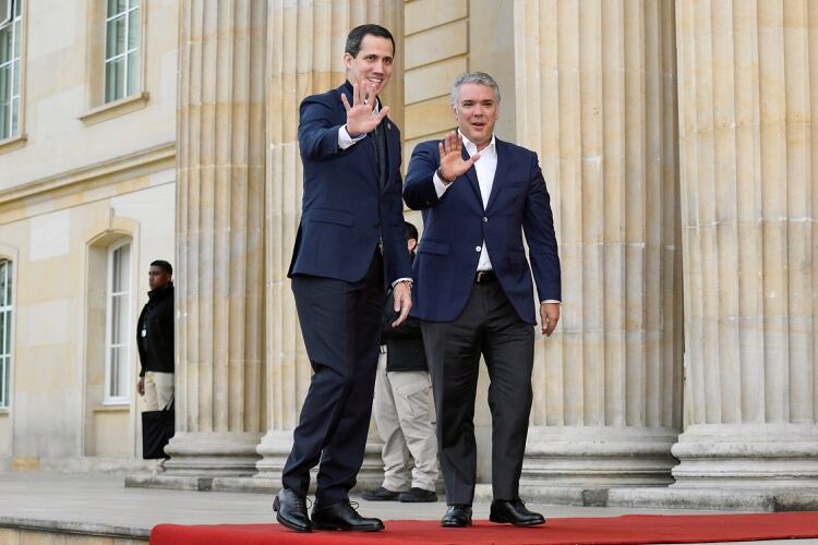 El presidente interino de Venezuela Juan Guaido y el presidente colombiano Iván Duque durante su encuentro en el Palacio presidencial de Bogotá (Presidencia de Colombia via REUTERS)