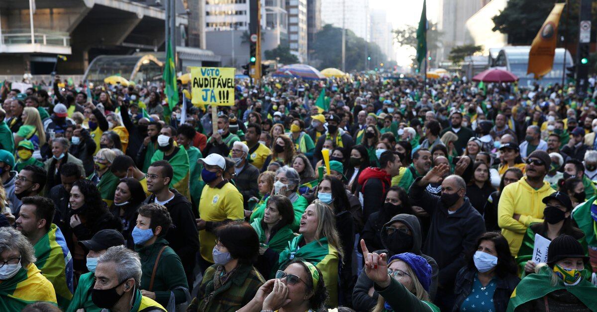 Thousands of Bolzano supporters protest against the electoral system in Brazil