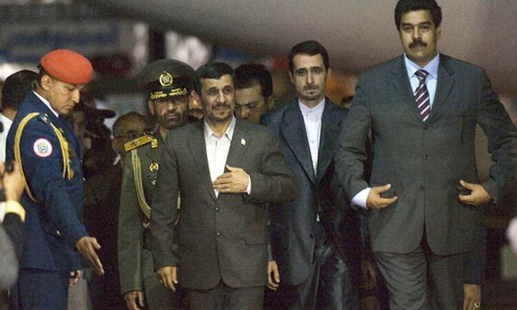 Mahmud Ahmadineyad, ex presidente de Irán, y Nicolás Maduro, cuando fue canciller en la presidencia de Hugo Chávez. 