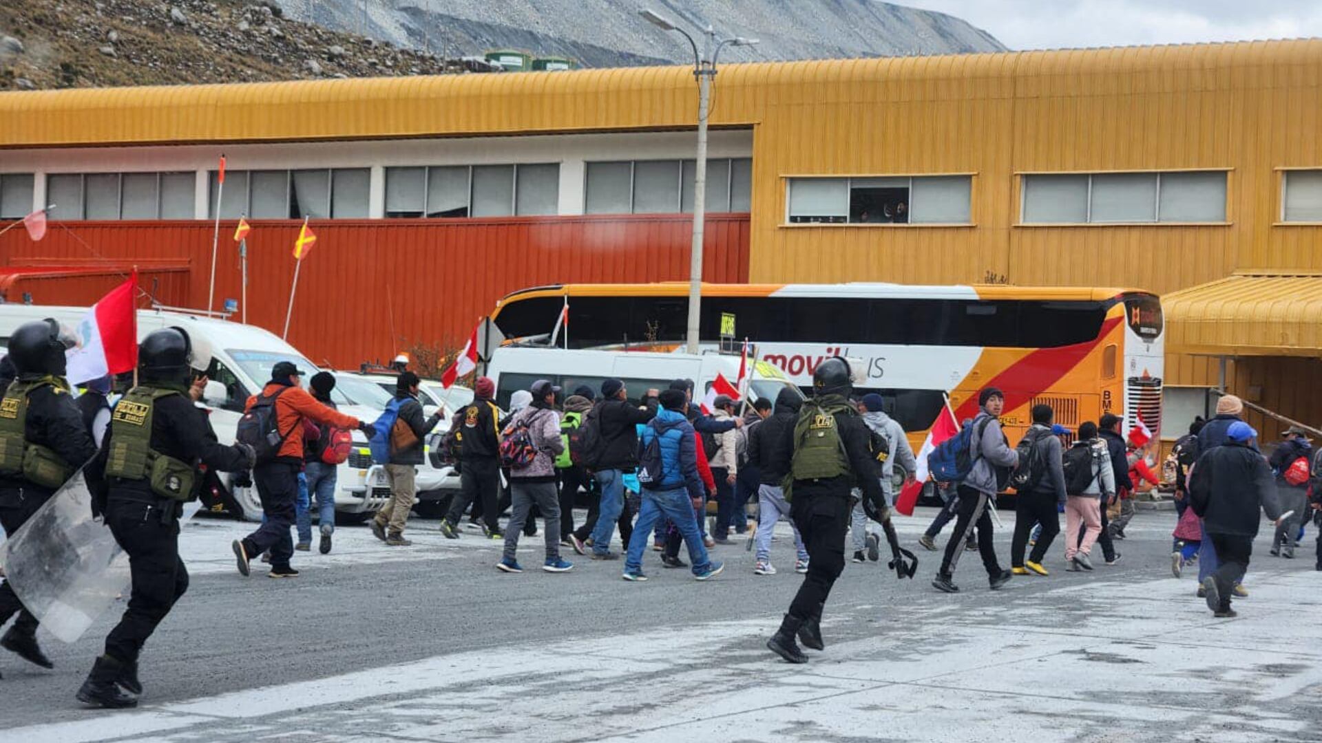 Paro contra Antamina: manifestantes firmaron acta con la minera luego de intentar tomar el campamento - Infobae