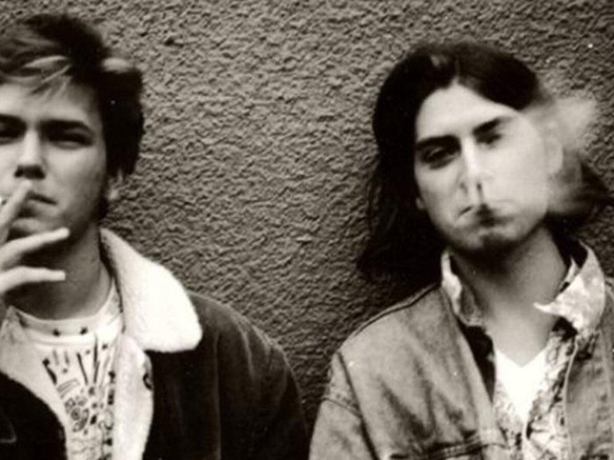 Se Esta Muriendo El Desesperado Grito De Joaquin Phoenix Mientras Abrazaba A Su Hermano River En La Tragica Noche Final Infobae Blog river phoenix forever por janaina barbant a vida e mesmo a arte do encontro. el desesperado grito de joaquin phoenix