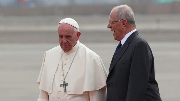 El papa Francisco junto al presidente Pedro Pablo Kuczynski (Reuters)