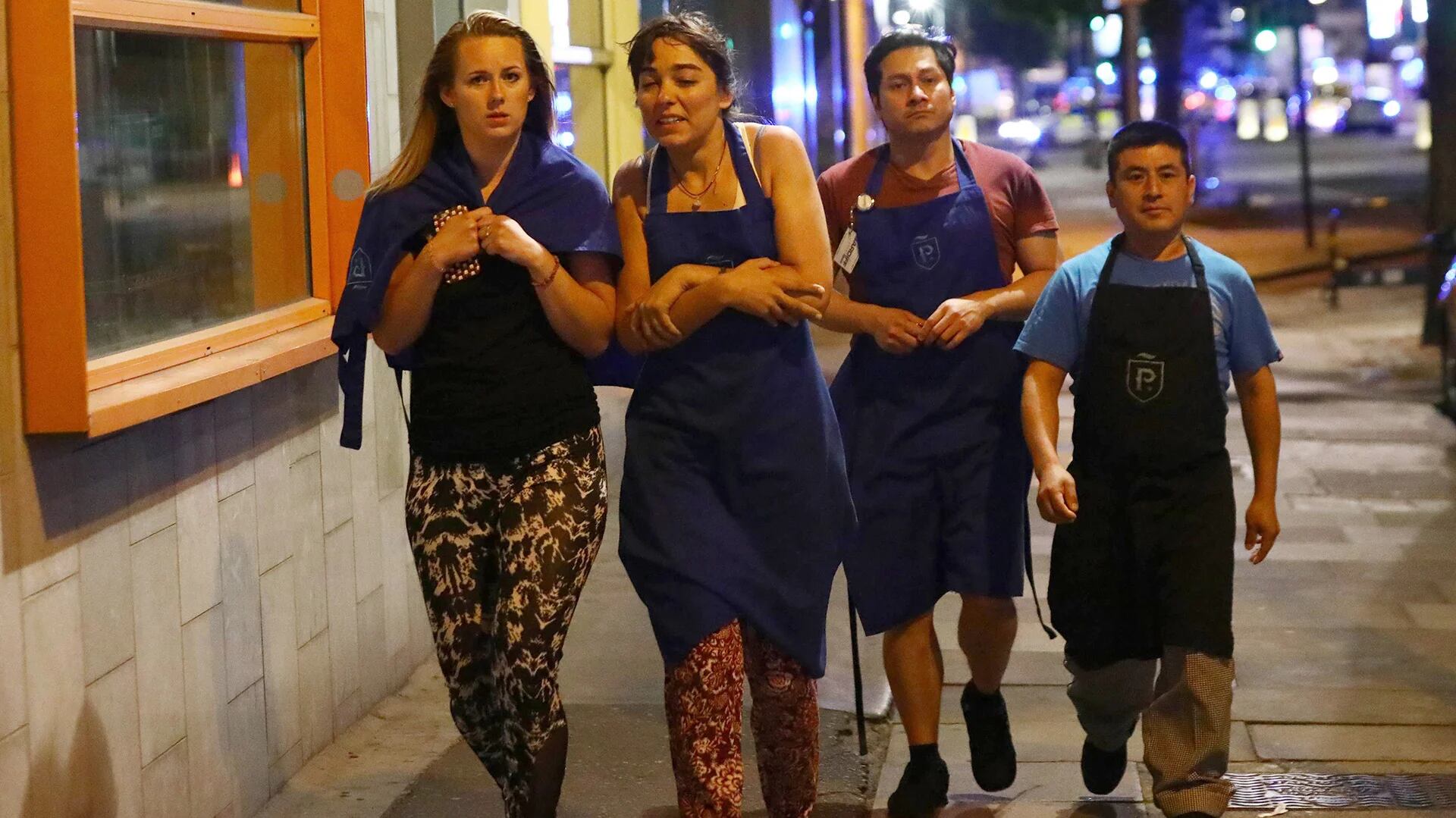 Iva Ludikova, Ana Banfi, Freddy Miranda y Patricio Trujillo, tras el atentado (Reuters)