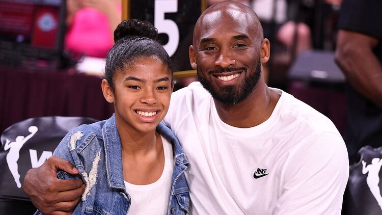 En esta foto de archivo, Kobe Bryant aparece con su hija Gianna en el partido de la WNBA All Star Game en el Mandalay Bay Events Center
