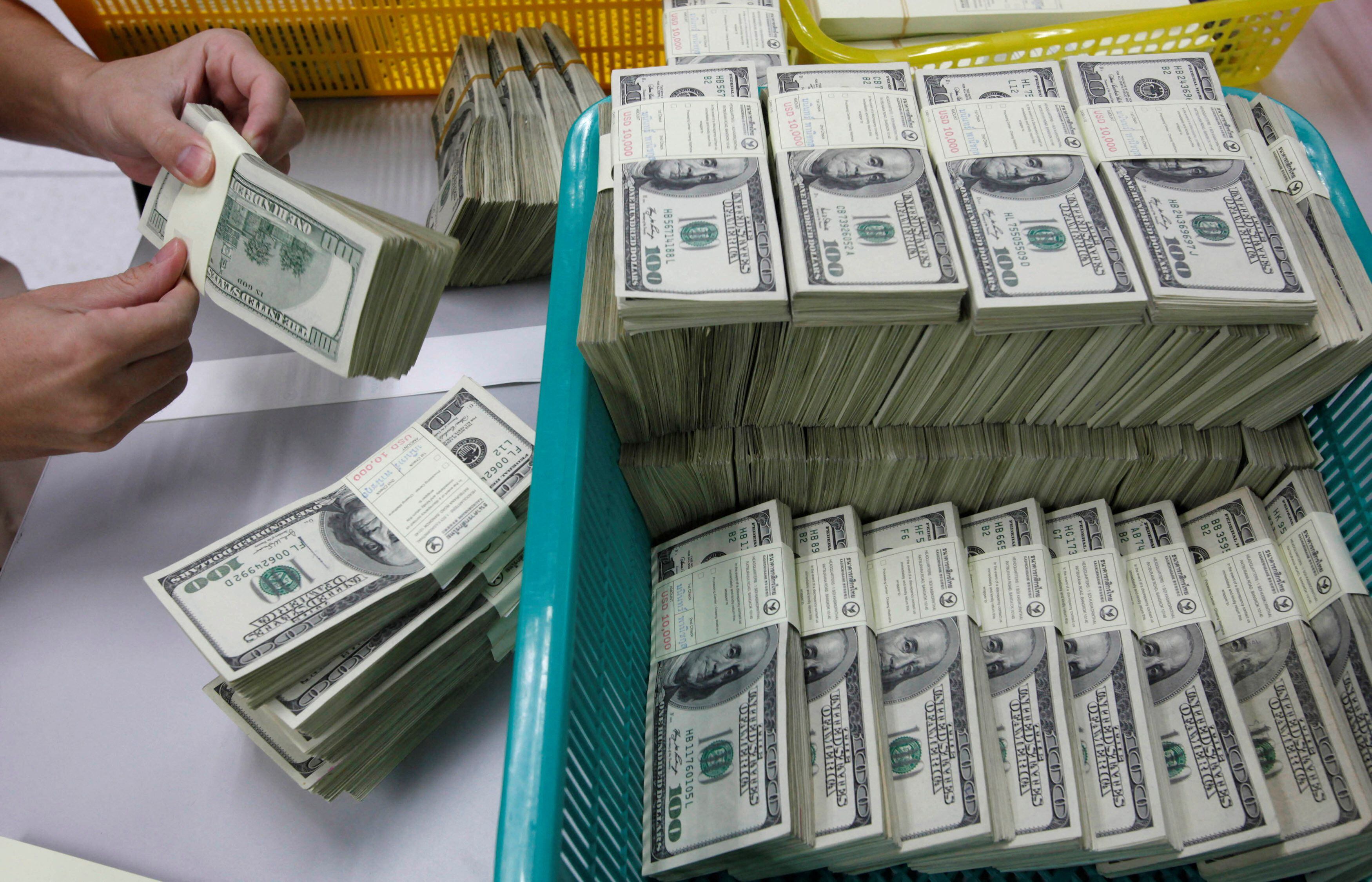 El dólar libre tuvo cotizaciones desde $900 sin operaciones hasta de $1.100 pero sin vendedores. REUTERS/Sukree Sukplang/File Photo