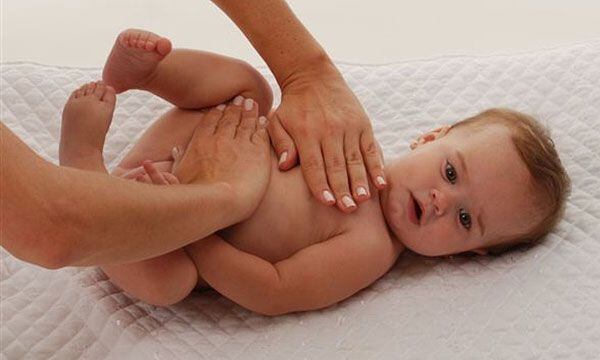 "Los pediatras no nos cansaremos de recomendar e insistir y volver a insistir en que la mejor opción siempre va a ser la lactancia materna", dice la doctora Vecchiarelli