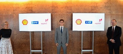 Nidia Álvarez, Sergio Affronti y Sean Rooney, titulares de Equinor, YPF y  Shell Argentina, respectivamente