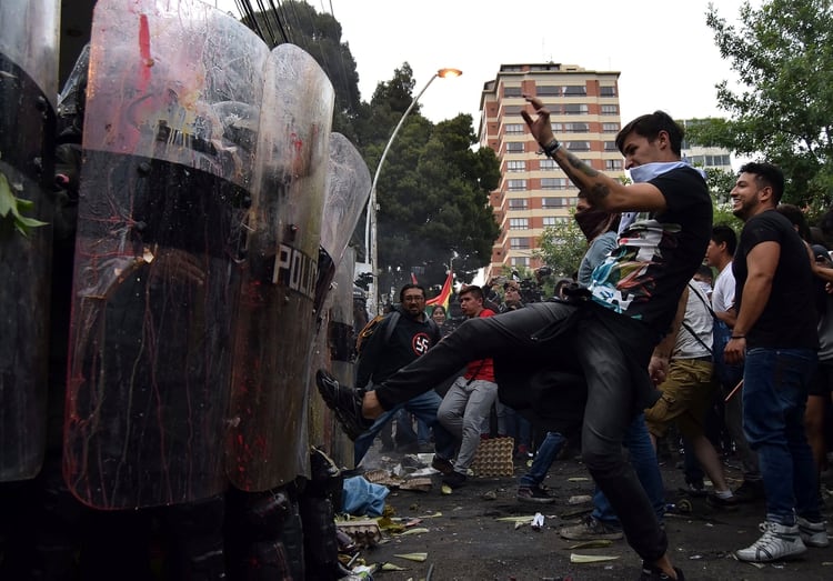 Los manifestantes chocaron con la policía (Reuters)