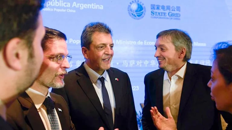 Sergio Massa, Máximo Kirchner y Sabino Vaca Narvaja, embajador argentino en China 