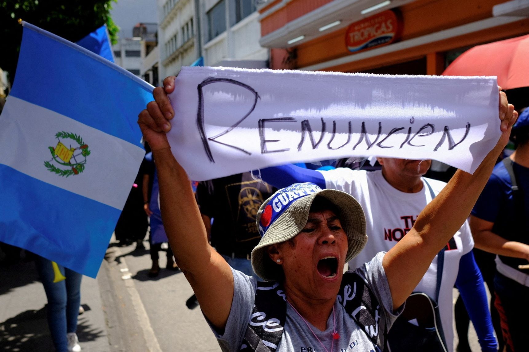 La manifestación del sábado tras la denuncia de Arévalo sobr eun golpe de estado (Reuters)