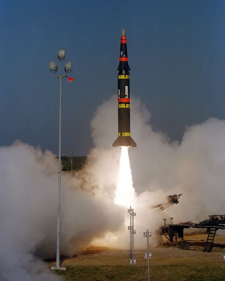 El misil balÃ­stico de rango intermedio Pershing II, discontinuado por Estados Unidos por el INF