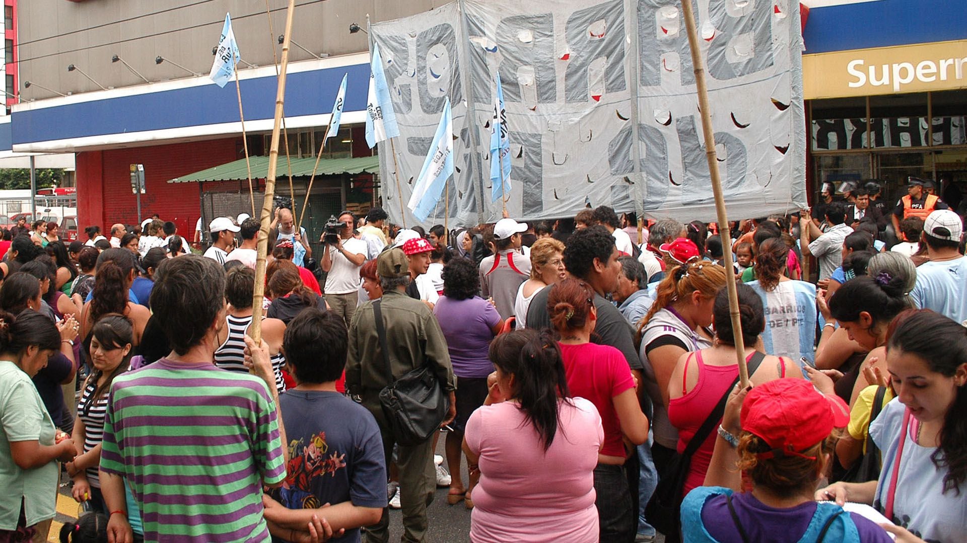 La UTEP realizará el jueves una marcha nacional frente a los supermercados para reclamar alimentos y reclamar por "falta de respuestas" por parte del gobierno de Javier Milei 
Foto NA: CLAUDIA CONTERIS/DPzzzz