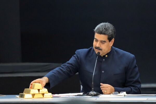 FILE PHOTO: Venezuela's President Nicolas Maduro touches a gold bar as he speaks during a meeting with the ministers responsible for the economic sector at Miraflores Palace in Caracas, Venezuela March 22, 2018. REUTERS/Marco Bello/File Photo