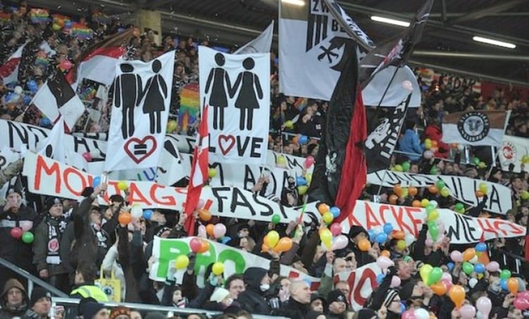 Los aficionados del St. Pauli militan en la causa del LGTB