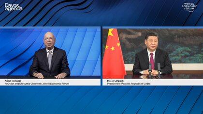 Klaus Schwab y Xi Jinping en la inauguración del Foro (AFP)