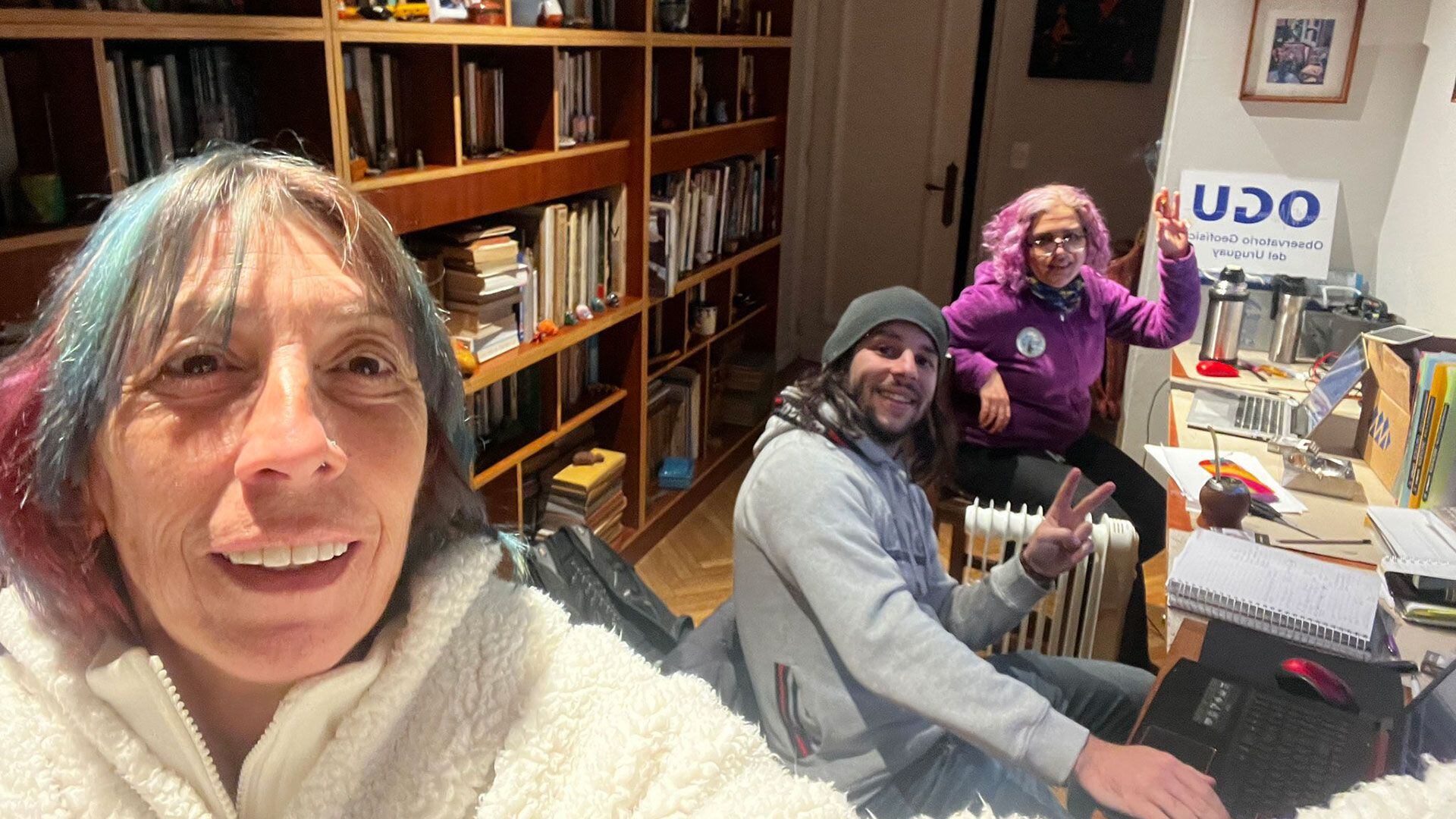 La geóloga uruguaya Leda Sánchez y el equipo del Observatorio Geofísico de Uruguay trabajan en su casa. Crédito: @LedaSB.