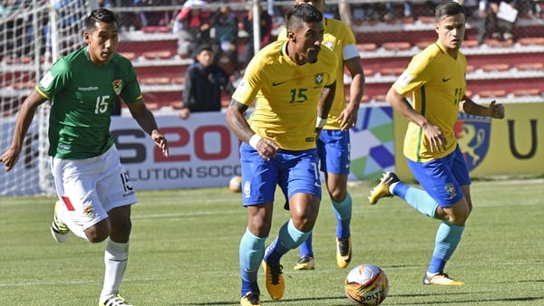 Paulinho fue uno de los mejores en la visita de Brasil a Bolivia por Eliminatorias (AFP)