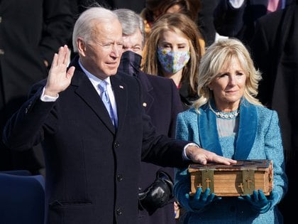 Joe Biden juró como presidente de los Estados Unidos. REUTERS/Kevin Lamarque