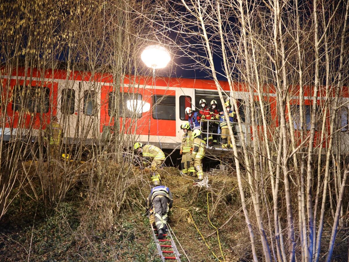 Un muerto y más de 10 heridos en Alemania en un choque de trenes - Infobae