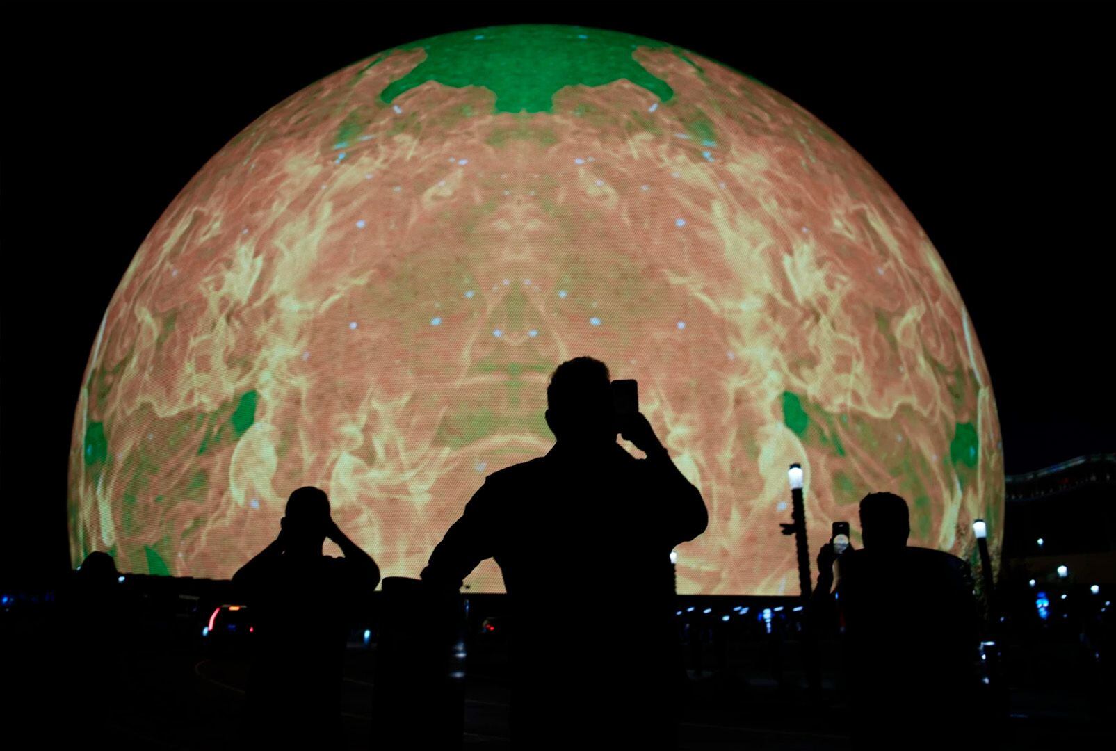 El exterior de 580,000 pies cuadrados de LED de 'The Sphere' está preparado para mostrar las imágenes más espectaculares que se hayan visto.