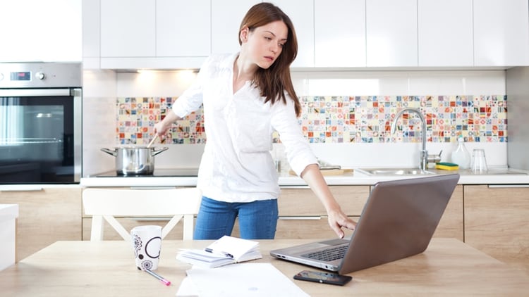 “No tengo tiempo” es la frase que suelen decir al ser consultadas sobre los motivos que les impide ir al médico y cumplir con los chequeos de rutina. Y las estadísticas les dan la razón (Shutterstock)