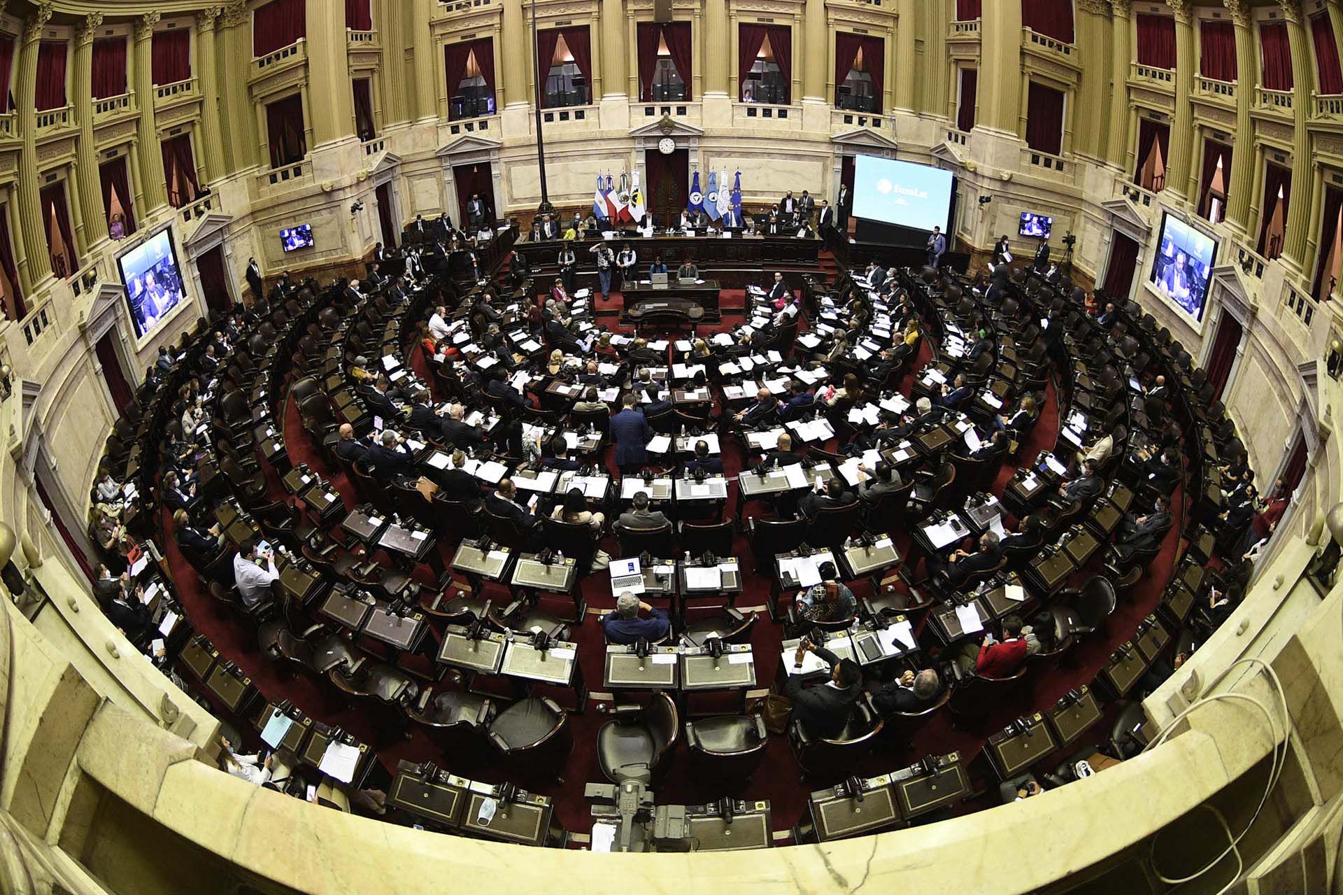 "Es bastante probable que no tenga ni siquiera mayorías para bloquear un proceso de juicio político, si quisieran impulsarlo, desde la oposición a Milei" (Comunicación Senado)