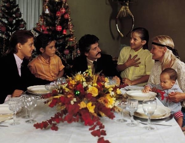 Luis Miguel junto a su familia en la Navidad de 1984 en México (Gentileza “Quién”)