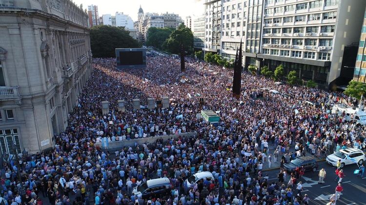 Miles de personas participaron del homenaje a Nisman